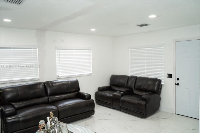 5 of 26 - 2160 Nw 45th St, Miami, FL