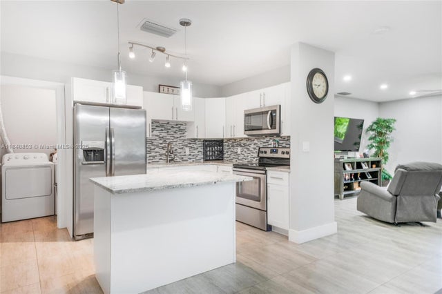 5 of 27 - 1633 Sw 30th Ave, Fort Lauderdale, FL