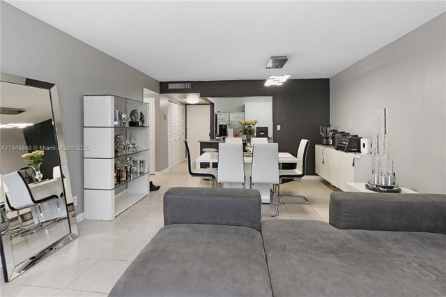 5 of 30 - 9001 Sw 77th Ave C304, Miami, FL
