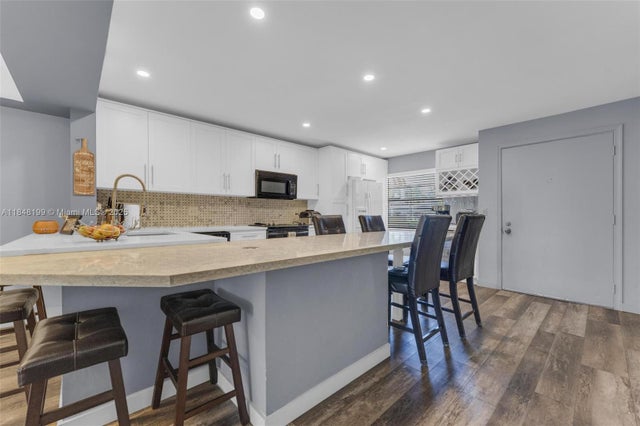 4 of 48 - 23380 Carolwood Ln 101, Boca Raton, FL