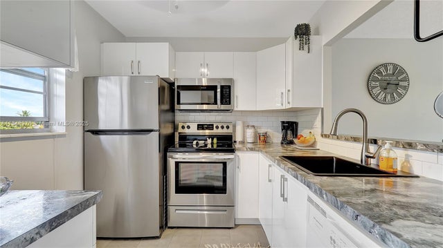 2 of 33 - 4706 Nw 36th St 507, Lauderdale Lakes, FL