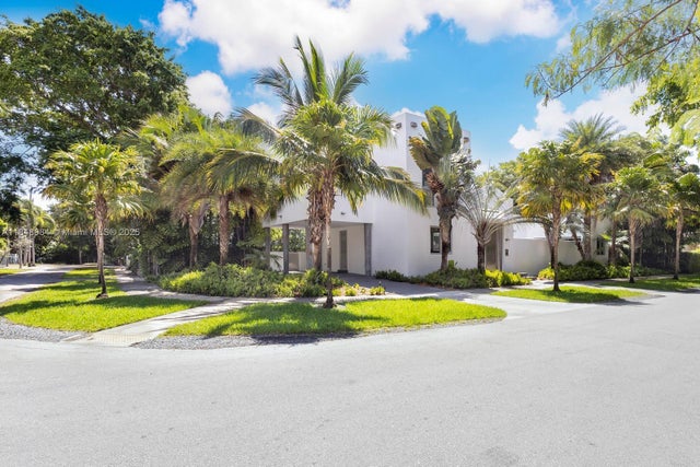 1 of 42 - 3175 Washington St, Miami, FL