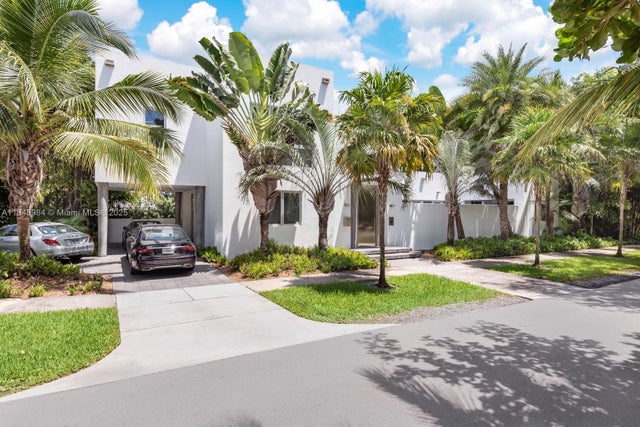 4 of 42 - 3175 Washington St, Miami, FL