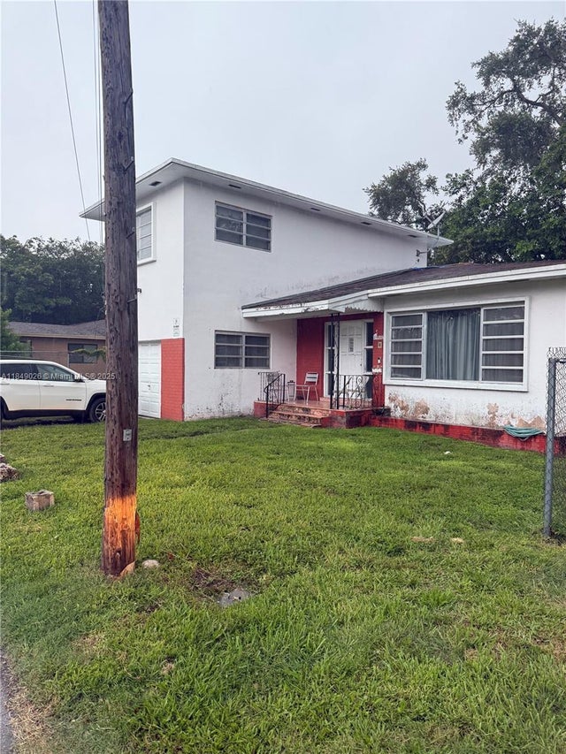 1 of 2 - 3753 Washington Ave, Miami, FL