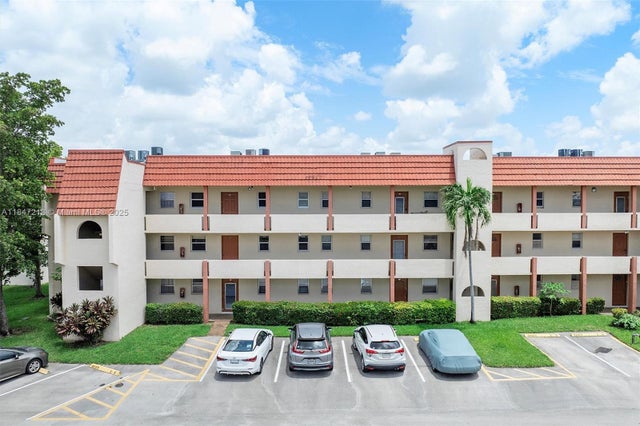 1 of 32 - 2800 W Sunrise Lakes Dr 202, Sunrise, FL