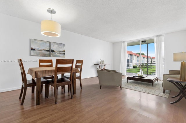 3 of 32 - 2800 W Sunrise Lakes Dr 202, Sunrise, FL
