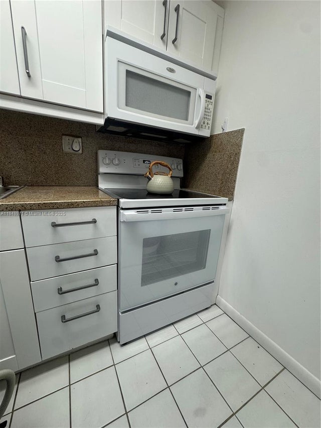 2 of 23 - 9061 Sunrise Lakes Blvd 206, Sunrise, FL