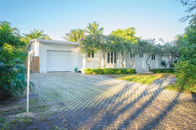 2 of 36 - 355 Redwood Ln, Key Biscayne, FL