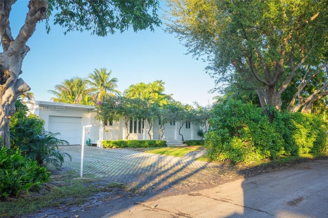 3 of 36 - 355 Redwood Ln, Key Biscayne, FL