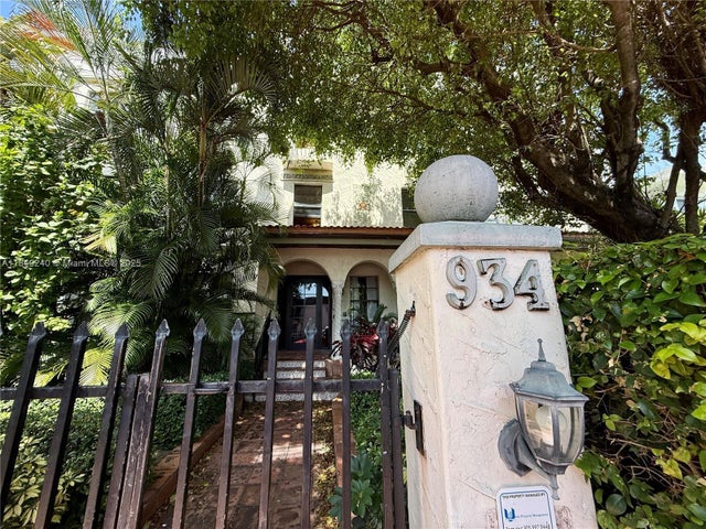 1 of 30 - 934 Michigan Ave 304, Miami Beach, FL