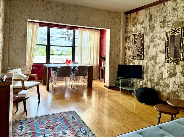 2 of 30 - 934 Michigan Ave 304, Miami Beach, FL