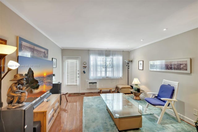 5 of 23 - 717 Espanola Way 210, Miami Beach, FL