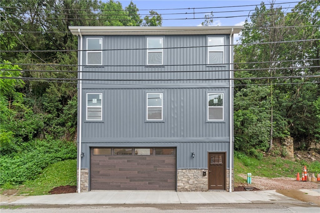 1102 Spring Garden Avenue, Spring Hill