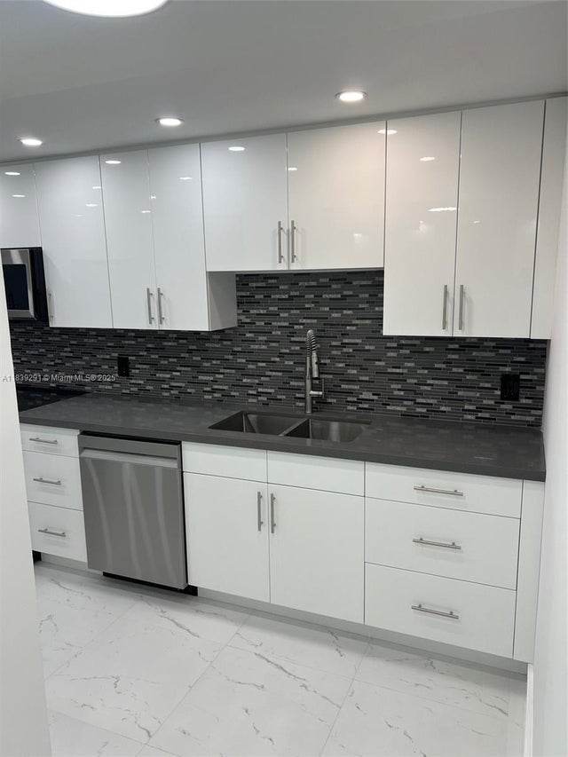 4 of 24 - 9801 Collins Ave 15x/complete Renovated, Bal Harbour, FL