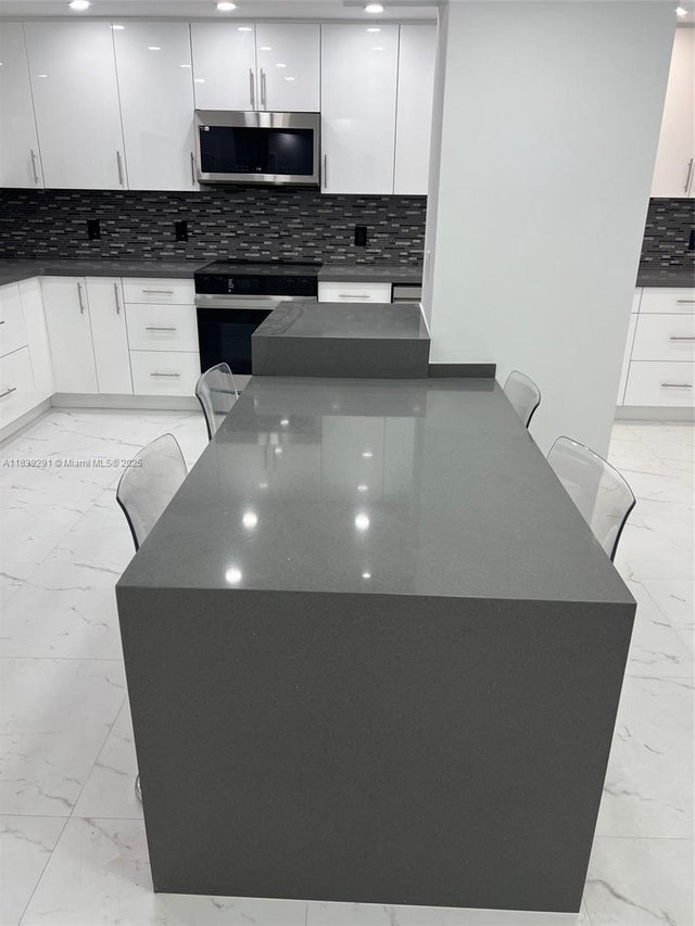 5 of 24 - 9801 Collins Ave 15x/complete Renovated, Bal Harbour, FL