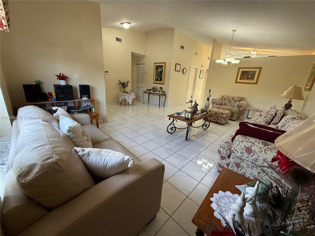 4 of 20 - 16884 Sw 142nd Ct, Miami, FL