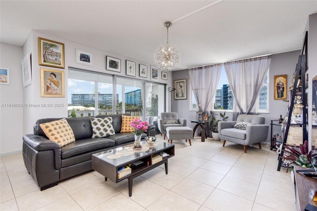 1 of 42 - 4330 Hillcrest Dr 519, Hollywood, FL