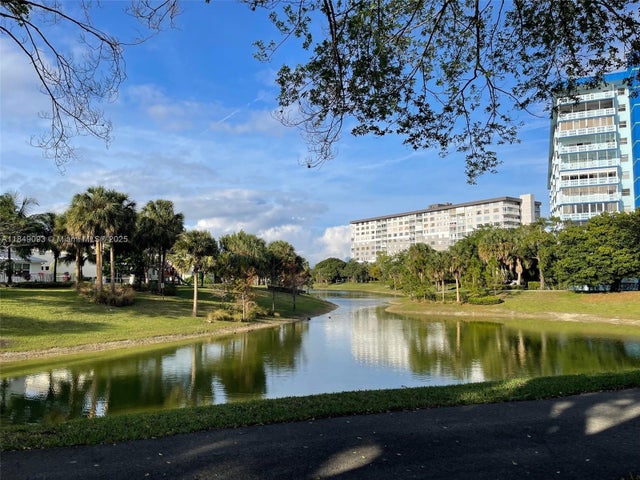 3 of 42 - 4330 Hillcrest Dr 519, Hollywood, FL