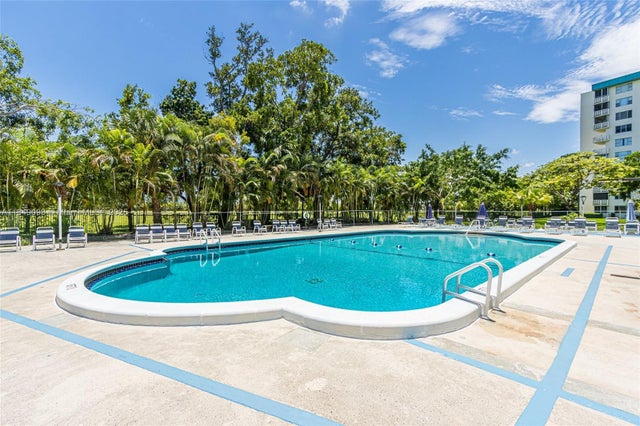 5 of 42 - 4330 Hillcrest Dr 519, Hollywood, FL