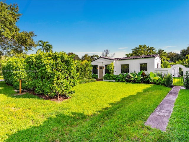 3 of 35 - 690 Ne 118th St, Biscayne Park, FL