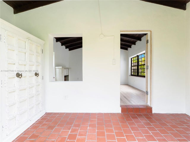 5 of 35 - 690 Ne 118th St, Biscayne Park, FL