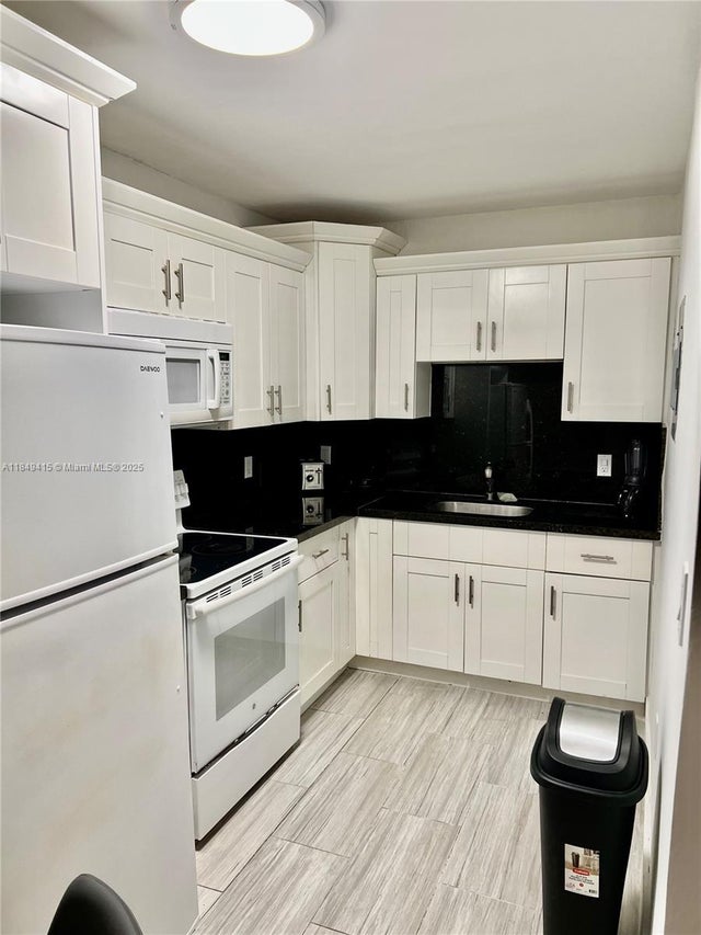 3 of 8 - 7928 Harding Ave 5, Miami Beach, FL
