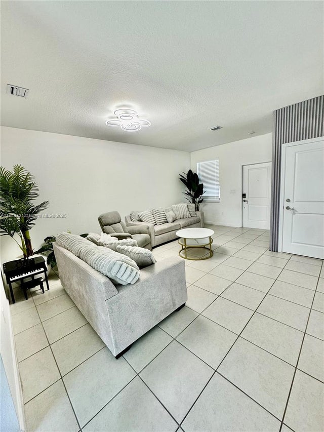 5 of 20 - 23056 Sw 129th Ct, Miami, FL