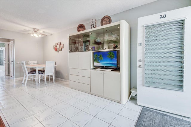 2 of 32 - 800 Sw 10th Ter 20t, Hallandale Beach, FL
