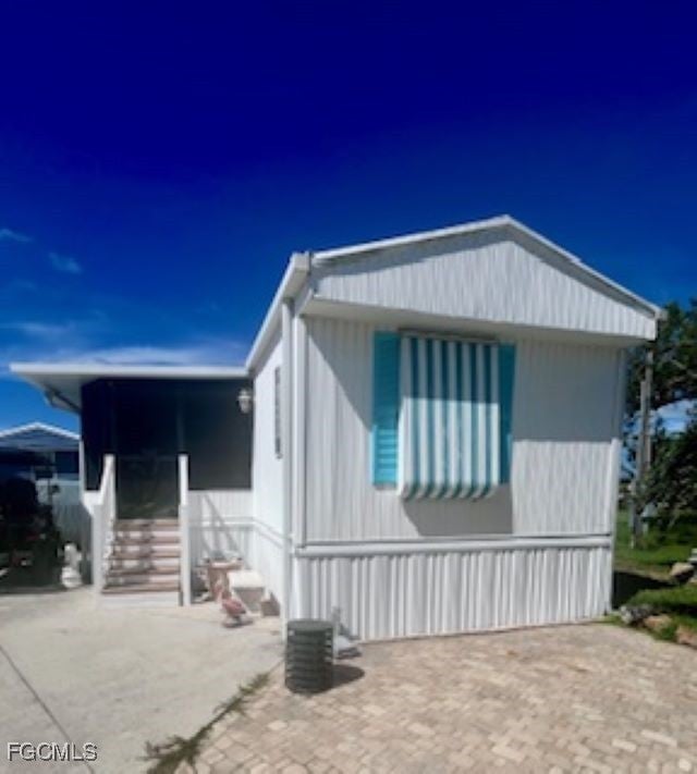 16927 Captains Dr, BOKEELIA