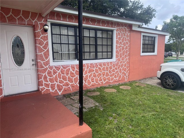 1 of 7 - 1750 Nw 185th St, Miami Gardens, FL