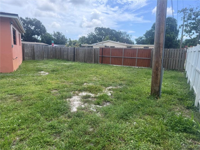 4 of 7 - 1750 Nw 185th St, Miami Gardens, FL