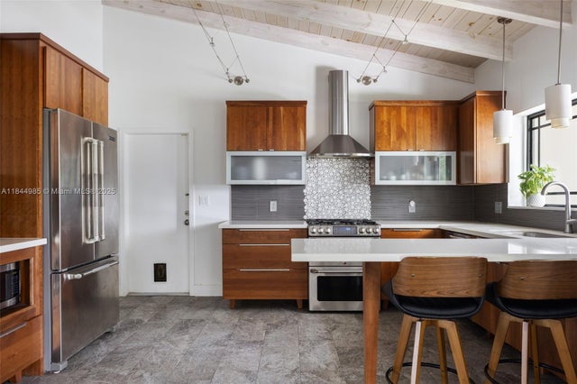 3 of 25 - 1080 Ne 86th, Miami, FL