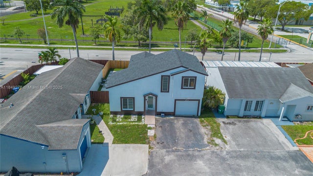3 of 32 - 18858 Nw 63rd Ct Cir, Hialeah, FL