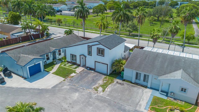 4 of 32 - 18858 Nw 63rd Ct Cir, Hialeah, FL