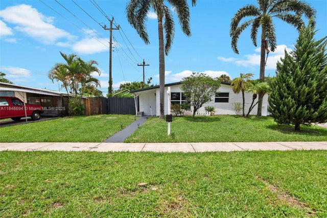 1 of 25 - 3711 Sw 58th Ave, Davie, FL