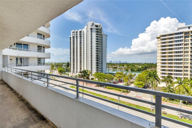 3 of 56 - 5555 Collins Ave 8u, Miami Beach, FL