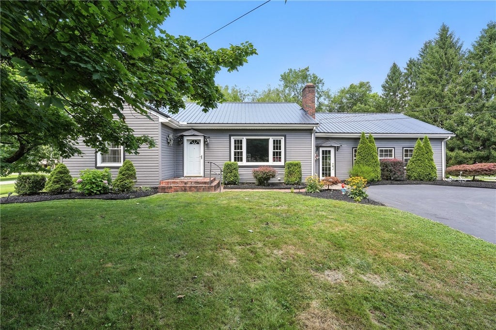 8 Stephen Drive, Neshannock