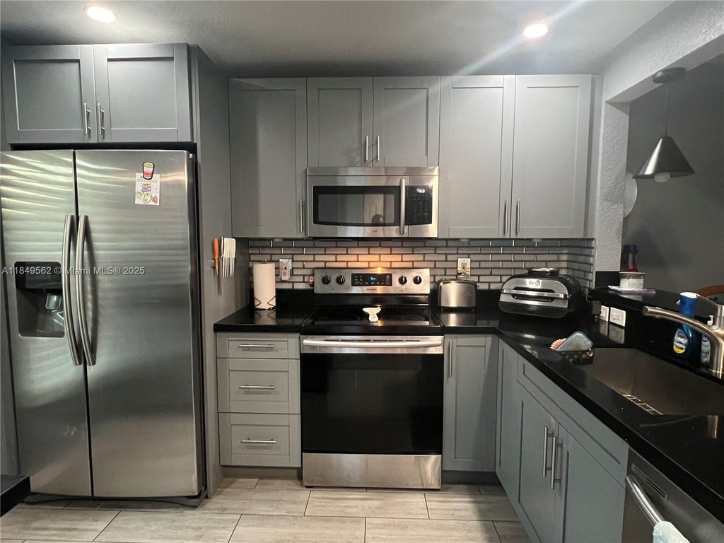 5830 Nw 64th Ave 103, Tamarac