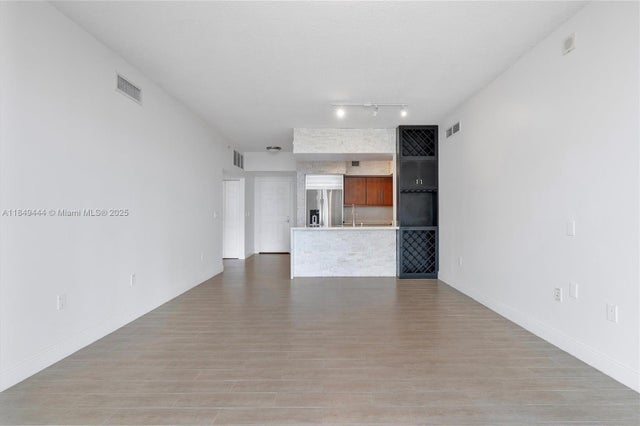 5 of 29 - 888 S Douglas Rd 1415, Coral Gables, FL