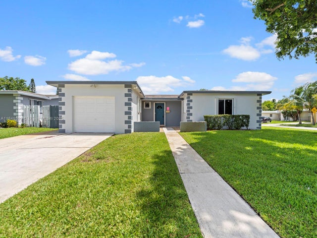 1 of 33 - 6572 Sw 8th Ct, North Lauderdale, FL