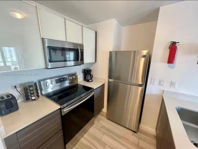 1 of 14 - 481 Ne 29th St 705, Miami, FL