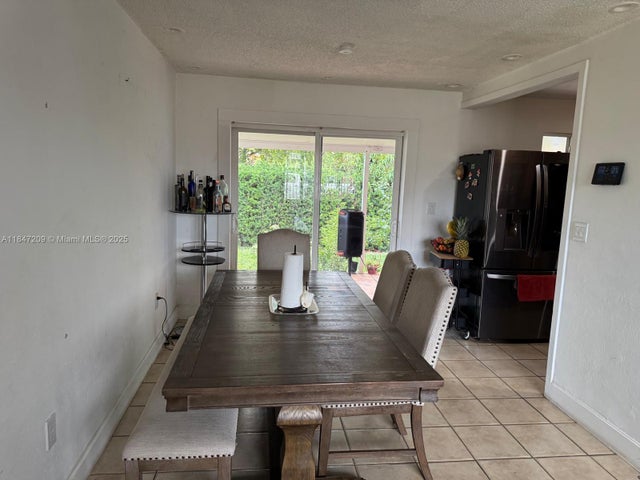 5 of 25 - 2330 W 6th Ct, Hialeah, FL