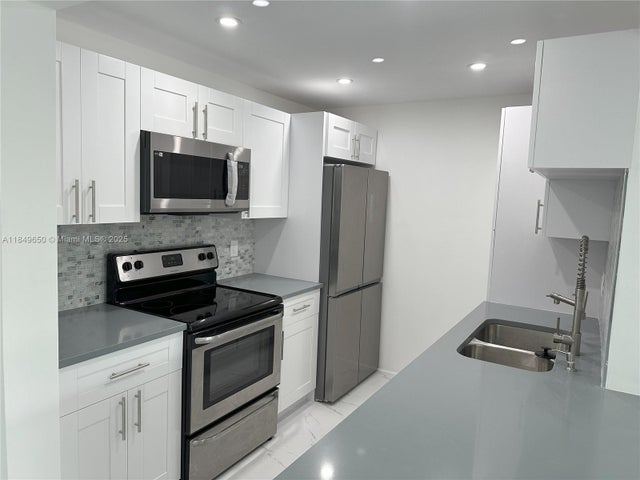 1 of 15 - 450 Nw 20th St 1020, Boca Raton, FL