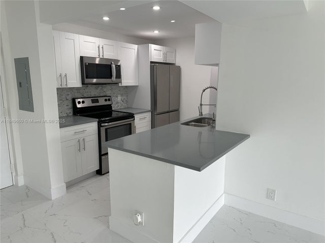 2 of 15 - 450 Nw 20th St 1020, Boca Raton, FL