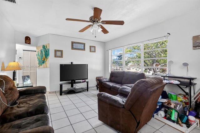 3 of 32 - 3581 W 2nd Ave, Hialeah, FL