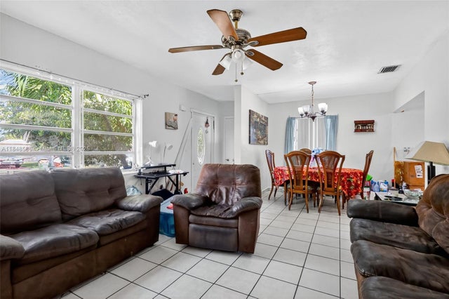 4 of 32 - 3581 W 2nd Ave, Hialeah, FL