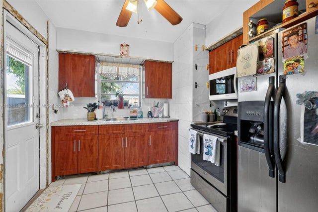 5 of 32 - 3581 W 2nd Ave, Hialeah, FL