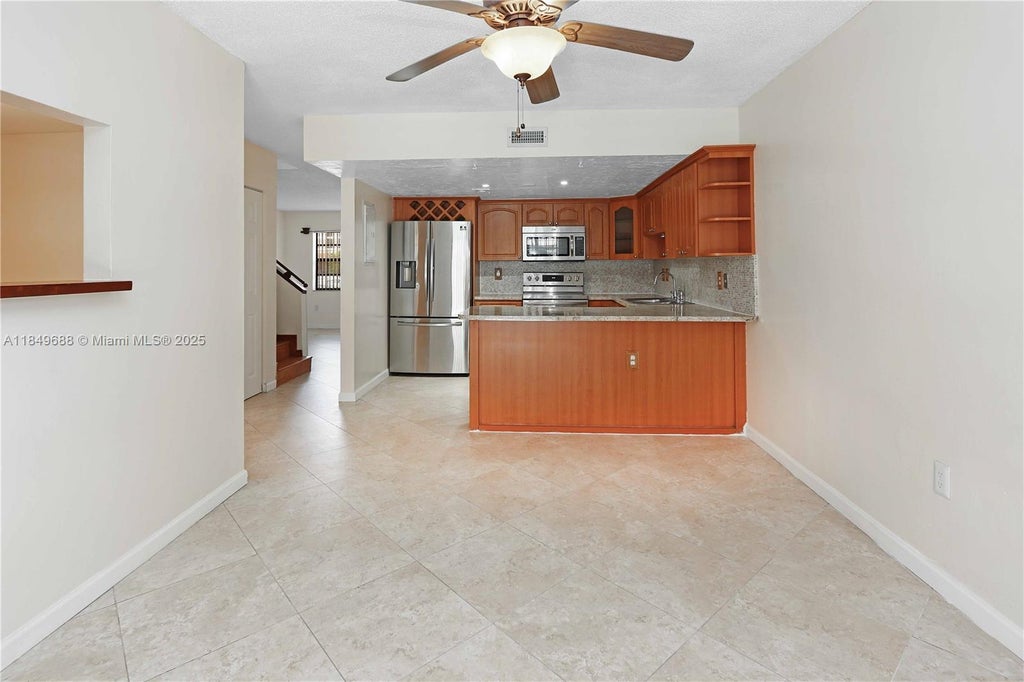 570 Nw 109th Ave 1204, Miami