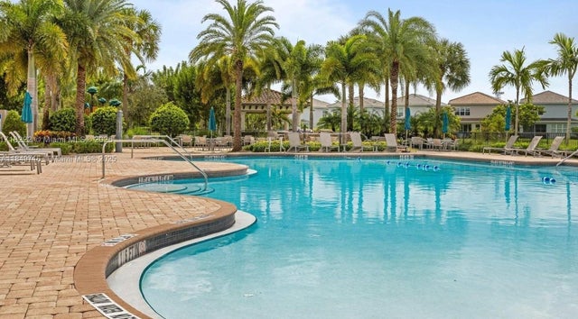 4 of 48 - 3813 Greenway Dr, Hollywood, FL