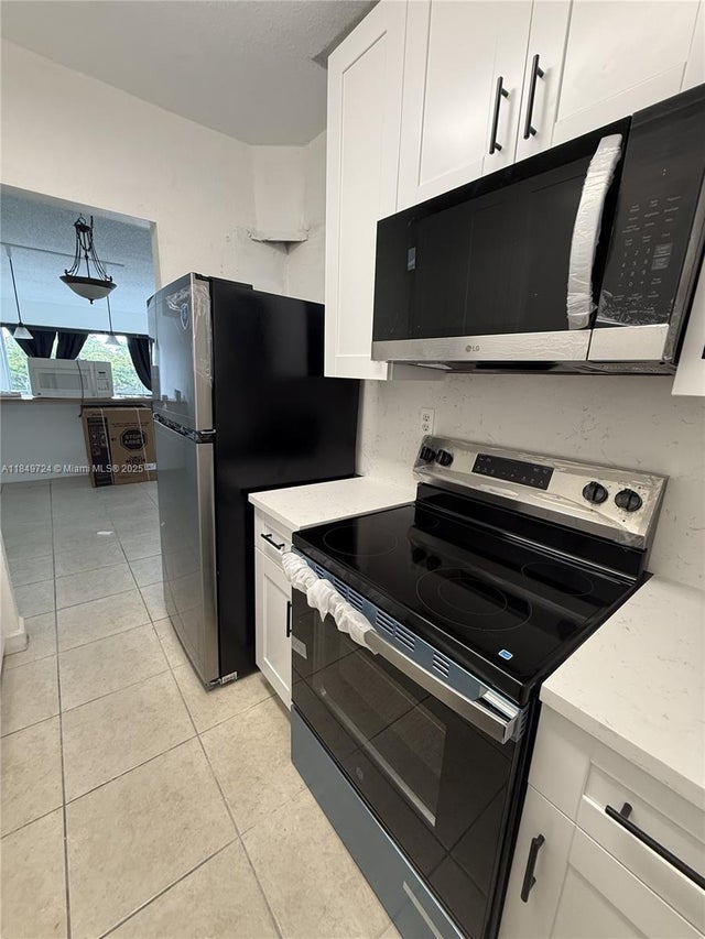 2 of 2 - 10900 Sw 104th St 323, Miami, FL